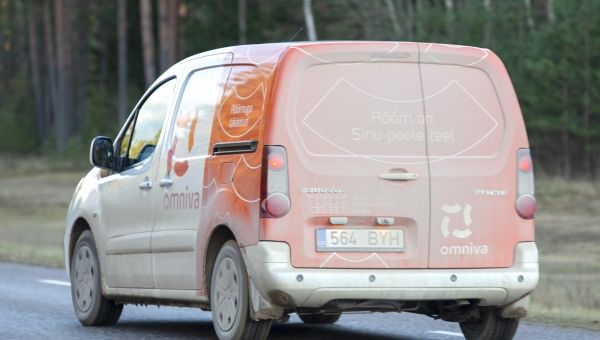 Riiklik postifirma Omniva on postipunktide arvu Võrumaal jõudsalt vähendanud. Põhjuseks ajas langev huvi postipunktiteenuse vastu ning aina popimaks muutuv pakiautomaadi- ja kulleriteenus. Foto: AIGAR NAGEL